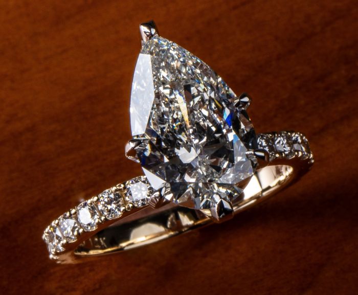 18K Yellow Gold Pear Shape Engagement Ring